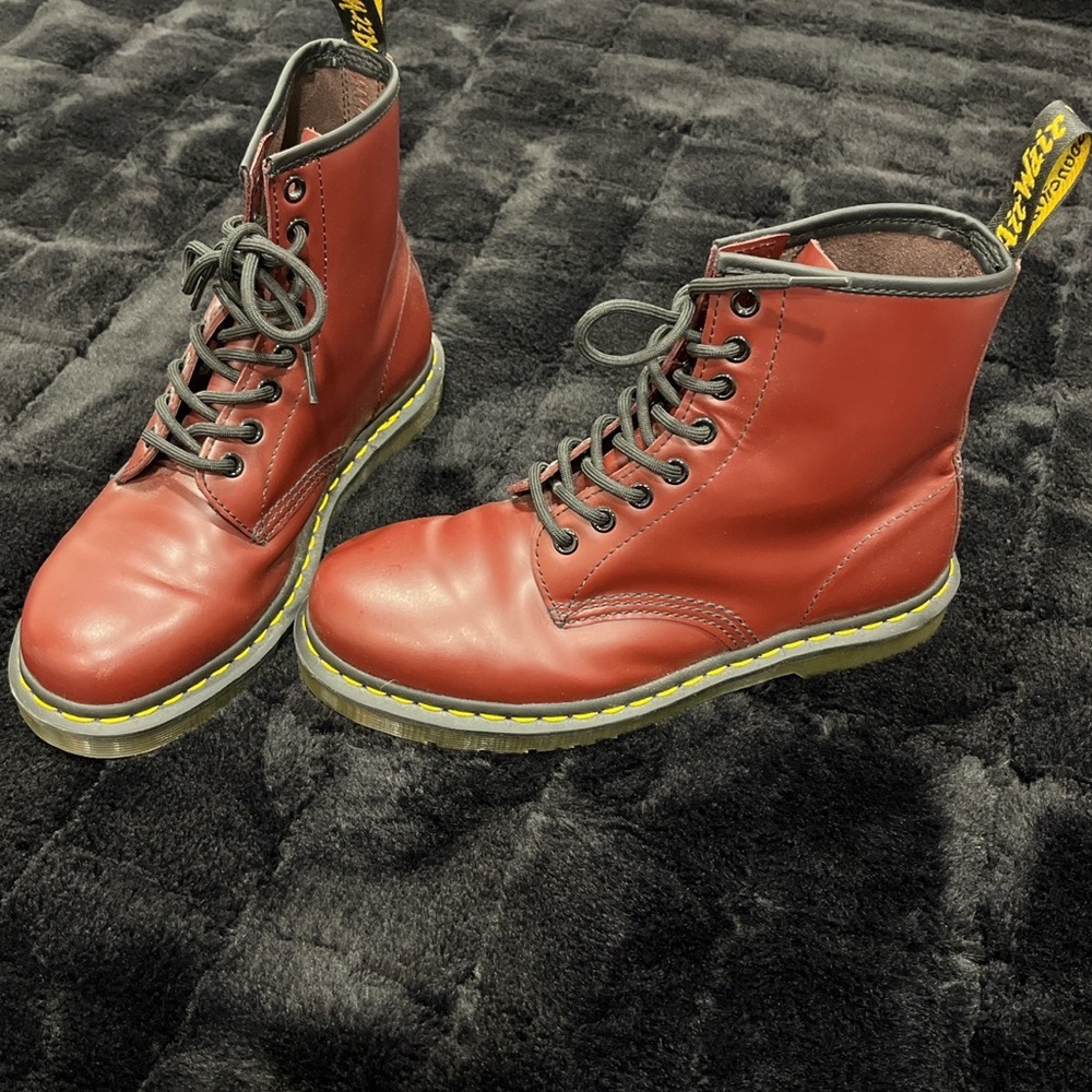 1460 SMOOTH LEATHER LACE UP DOC MARTENS cherry red